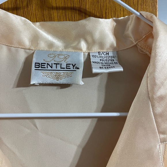 Vintage Bentley Cream Pleated Short Sleeve Button Down Size Small Blouse Top - Picture 5 of 8